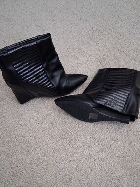 Pointed Black Ankle Booties with Ribbed Side Panels